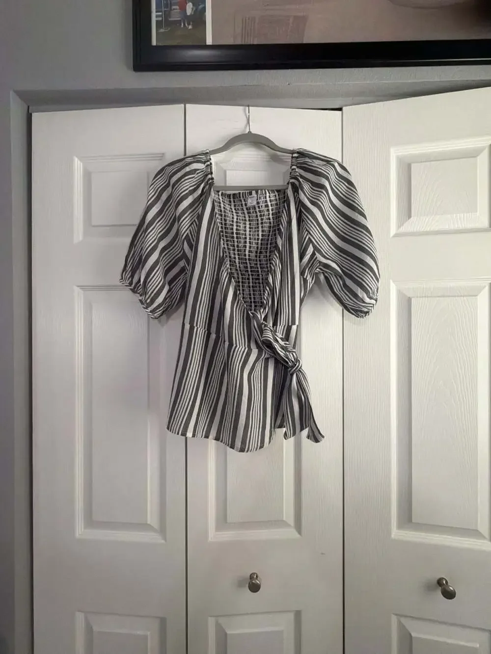 Old Navy Women's Gray and White Striped Smocked Wrap Short Sleeve Top Medium